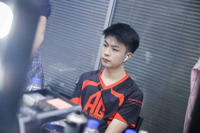NiP和 Fnatic 在StarLadder布达佩斯Major 2025第一阶段的第三轮中取得胜利